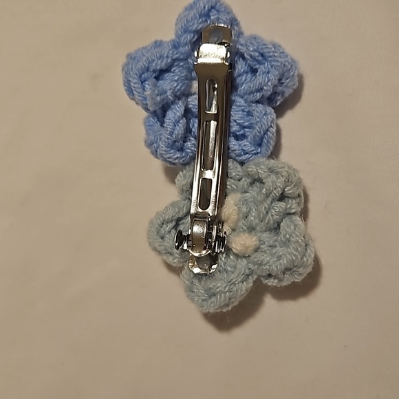 Hand Crafted TikTok Trend Hair Barrette Crocheted Puffy 2-Flowers Blue & White - Picture 9 of 17